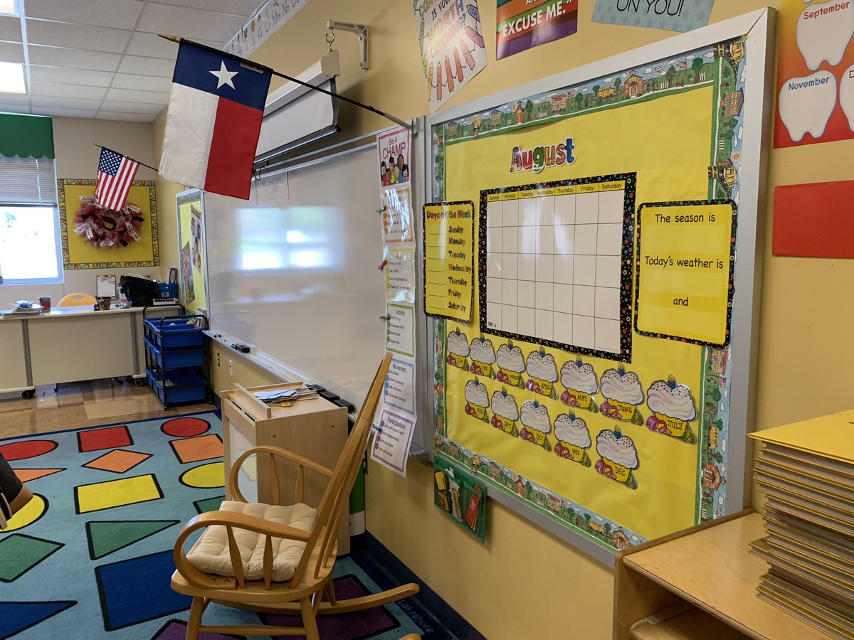 MissSmithsKids's tweet photo. I’m not totally finished but check out my FIRST classroom! ☺️ Thank you to everyone who has helped and supported me! Especially my Mama, Nana, Aunts,Cousins, and Mentors!! I am soooo blessed and thankful! #MissSmithsClass🍎 #FirstGrade https://t.co/Y3WsP2mm6l