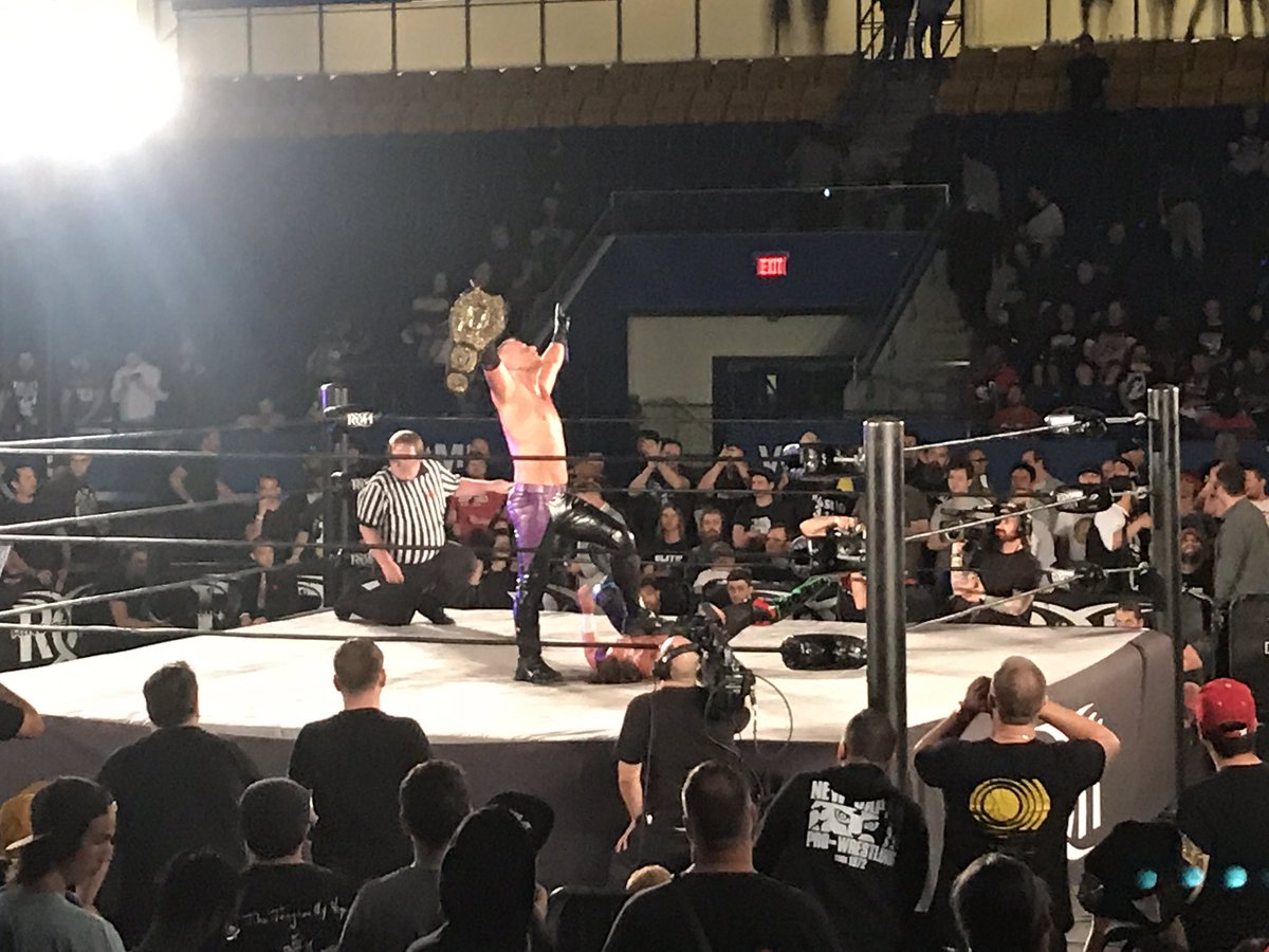 TheCricketingDr's tweet photo. My favorite picture from Summer Supercard. Seeing the champ @MattTaven win again.   #RohSummersupercard https://t.co/g2BNzs4OpZ