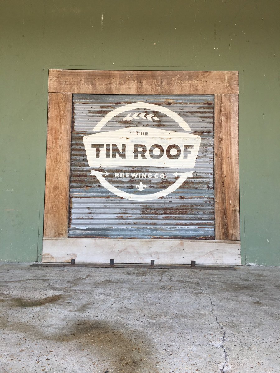 TrvlBreweryGuy's tweet photo. Had a great time at my favorite local #brewery @TinRoofBeer The boys of @OTB_ESPN and @1045espn had their #BeerWars. @TBob53 with his #PardonMyCake #Stout and @JordyCulotta with his #Peaches&amp;Herb IPA. My fav was the #IPA. #TravelBreweryGuy #BatonRouge #LABreweries #Trophy #Champ https://t.co/JUA86So0OY