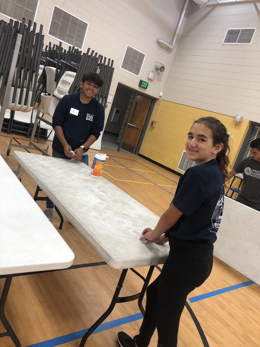 Bellco_CU's tweet photo. In an underserved community, in the heart of the i70 construction is Swansea Elementary. Today, as part of the #BellcoGivesBack program, over 75 volunteers from Bellco, @LatinosLead, &amp; @DenverChannel came together to help organize, clean, and prepare the school for the new year! https://t.co/nWRilJhEWw