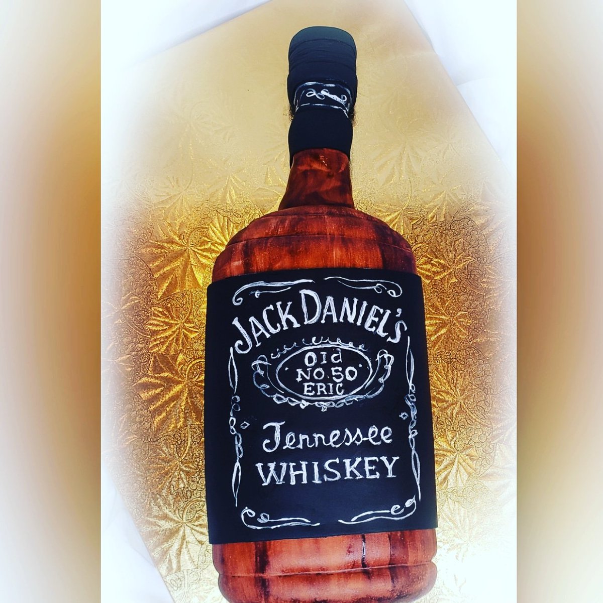 CakeHeels's tweet photo. Jack Daniel's Tennessee Whiskey Cake #jackdaniels #tennessee #tennesseewhiskey #whiskey https://t.co/4BWBmsY79Y