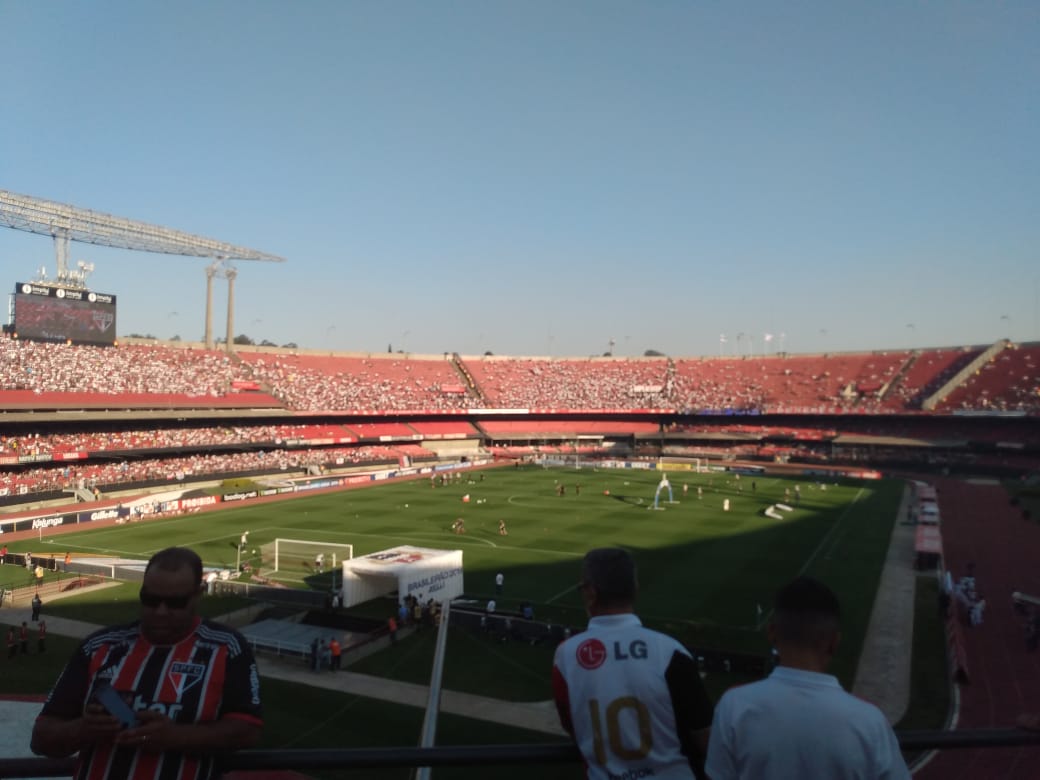 SPFC24Horas_'s tweet photo. Equipes no aquecimento no Morumbi, daqui a pouco tem #SAOxSAN na 14ª rodada do Brasileirão 2019!
📸 @DeuzanaR | @SPFC24Horas_
#SPFC24Horas #SãoPauloFC #Morumbi #Clássico #SanSão #Brasileirão2019 #14Rodada #AvanteMeuTricolor https://t.co/4gQWy86XX8