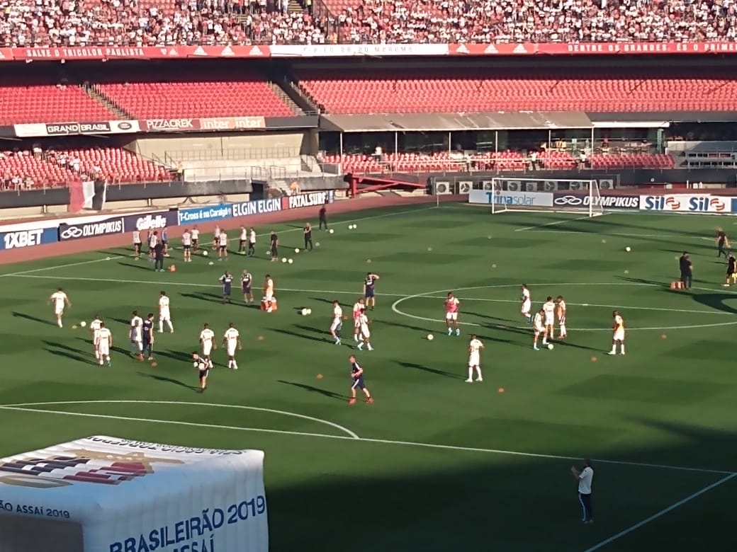 SPFC24Horas_'s tweet photo. Equipes no aquecimento no Morumbi, daqui a pouco tem #SAOxSAN na 14ª rodada do Brasileirão 2019!
📸 @DeuzanaR | @SPFC24Horas_
#SPFC24Horas #SãoPauloFC #Morumbi #Clássico #SanSão #Brasileirão2019 #14Rodada #AvanteMeuTricolor https://t.co/4gQWy86XX8