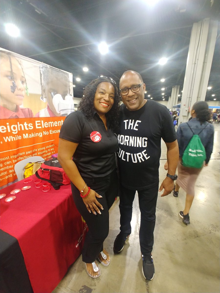 The <a href="/apsupdate/">ATL Public Schools</a> Back to School Bash!!!!! Yes, Usher-Collier! Ready and excited to receive our scholars on Monday morning! Super s/o to <a href="/RhondaD27833730/">Rhonda Dunn</a> , <a href="/UsherCollierES/">Usher-Collier ROAR</a> , and Grogan for representing well! <a href="/DrEmilyAMassey/">DrEmilyAbramsMassey</a>