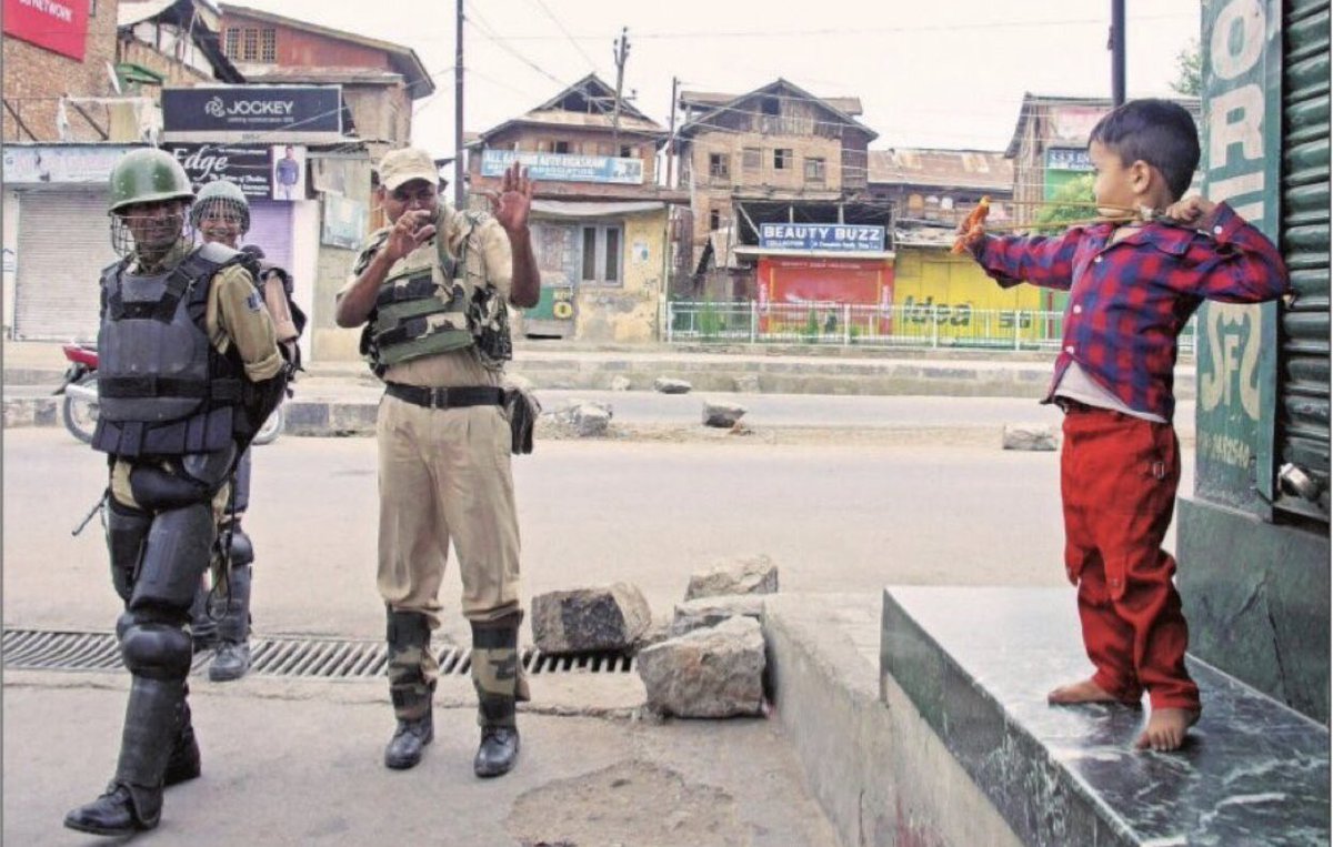 MrShirry85's tweet photo. Kashmir/Pak vs India 

A picture is worth a thousand words.
The power full picture  of world . .

#TwitterWithPak https://t.co/LdLnanma0x

#TwitterWithPak