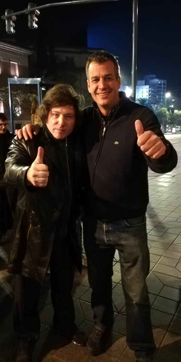 diegosettimo's tweet photo. ¡GRACIAS JAVIER POR EL APOYO! 💪

Anoche Javier Milei @JMilei se tomó parte de su tiempo para saludarnos, en su visita a la Ciudad de Córdoba.

Queremos agradecerle el apoyo que siempre nos ha brindado.

Vota Lista 501B,
Vota libertarios.

#501B #Libertarios https://t.co/r77MWysfkE