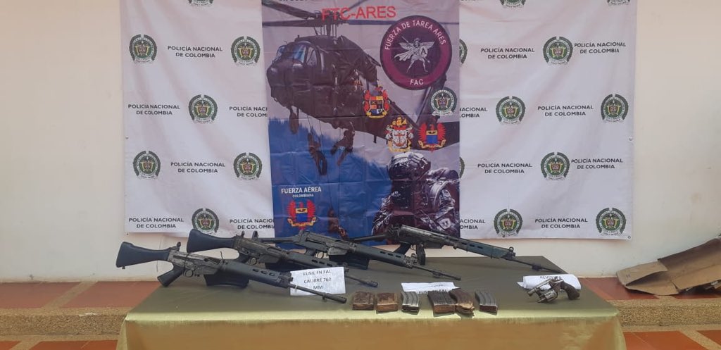 FuerzaAereaCol's tweet photo. #Importante | En operación realizada por @FuerzaAereaCol #FTCARES @PoliciaColombia @FiscaliaCol fueron capturados dos integrantes del GDO ‘Puntilleros’ y decomisado importante material de guerra en el Vichada. Más información en https://t.co/BGc8viidBO   #LaVictoriaEsDeTodos https://t.co/wSNASdw3zV