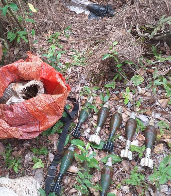 FuerzaAereaCol's tweet photo. #Importante | En operación realizada por @FuerzaAereaCol #FTCARES @PoliciaColombia @FiscaliaCol fueron capturados dos integrantes del GDO ‘Puntilleros’ y decomisado importante material de guerra en el Vichada. Más información en https://t.co/BGc8viidBO   #LaVictoriaEsDeTodos https://t.co/wSNASdw3zV