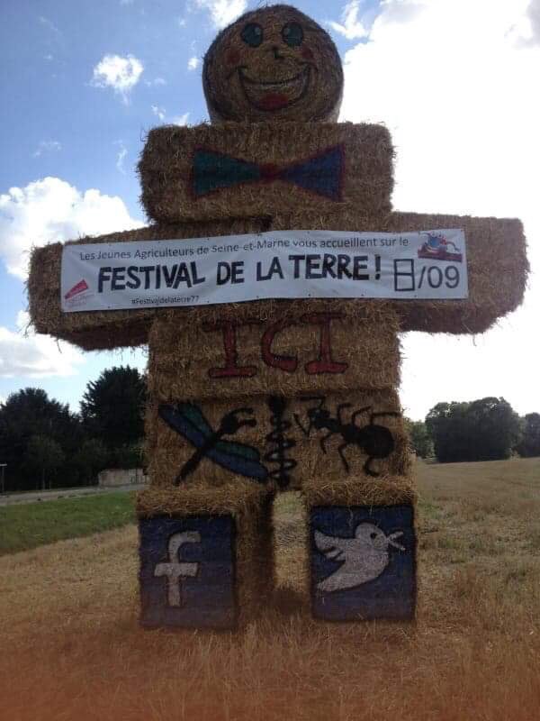 Festival77's tweet photo. Voici quelques photos des montages du jour bon visionnage! Bravo à l’equipe qui a passé la journée https://t.co/petQX0diB4