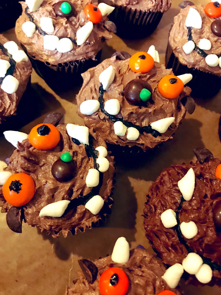 MsMixOLot's tweet photo. #lodidodiWylikestoParty Stepped out the house, stopped short, oh no. Went back in, forgot the Gruffalo. https://t.co/RbFJUKSust