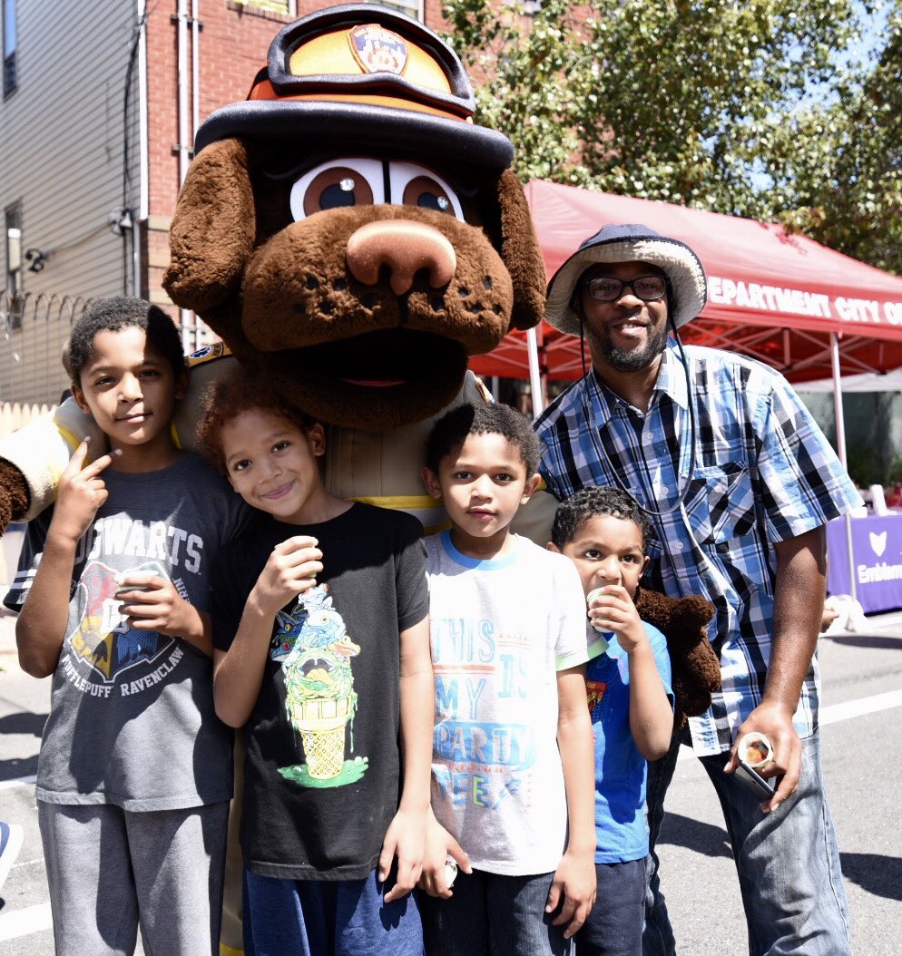 FDNY's tweet photo. We had so much fun at today’s #FDNY Block Party #onStatenIsland! Join us in the #Bronx on August 17 for the next Block Party! Visit #Engine48 and #Ladder56 at 2417 Webster Ave. from 11am-4pm. See a full list of Summer Block Party dates and locations at https://t.co/knqexVdQef https://t.co/608U6qBO7h