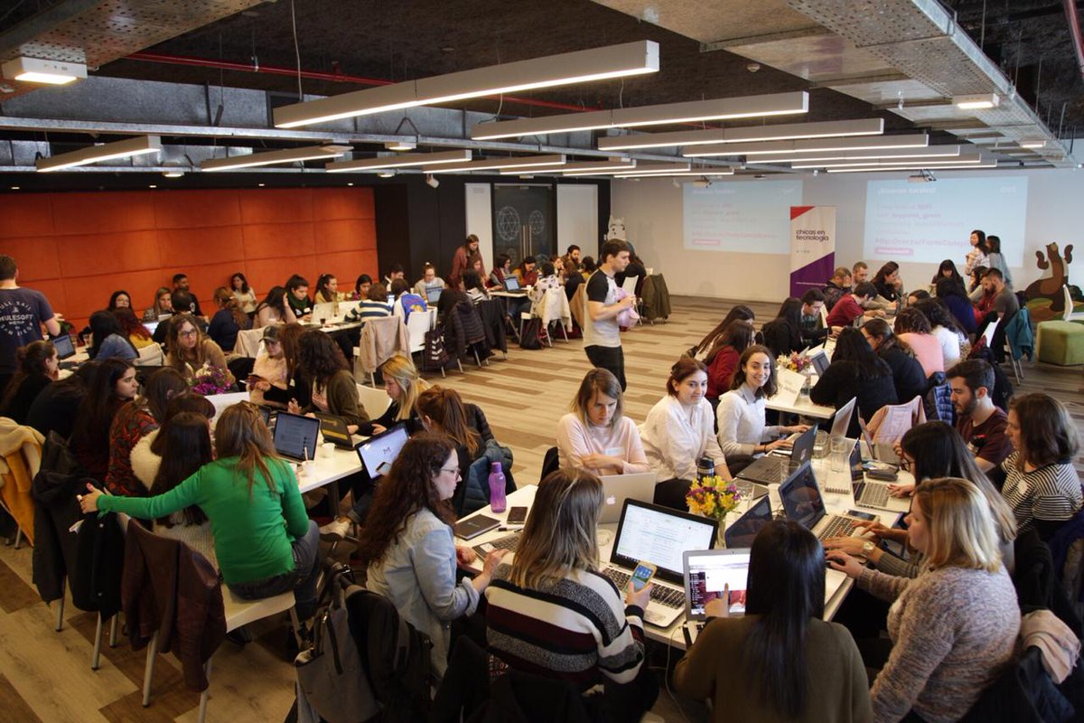 chicasentec's tweet photo. ¡A pleno el #CompilatonCET en las oficinas de @MuleSoftArg! 👩💻👨💻 https://t.co/trdjjYsb8m