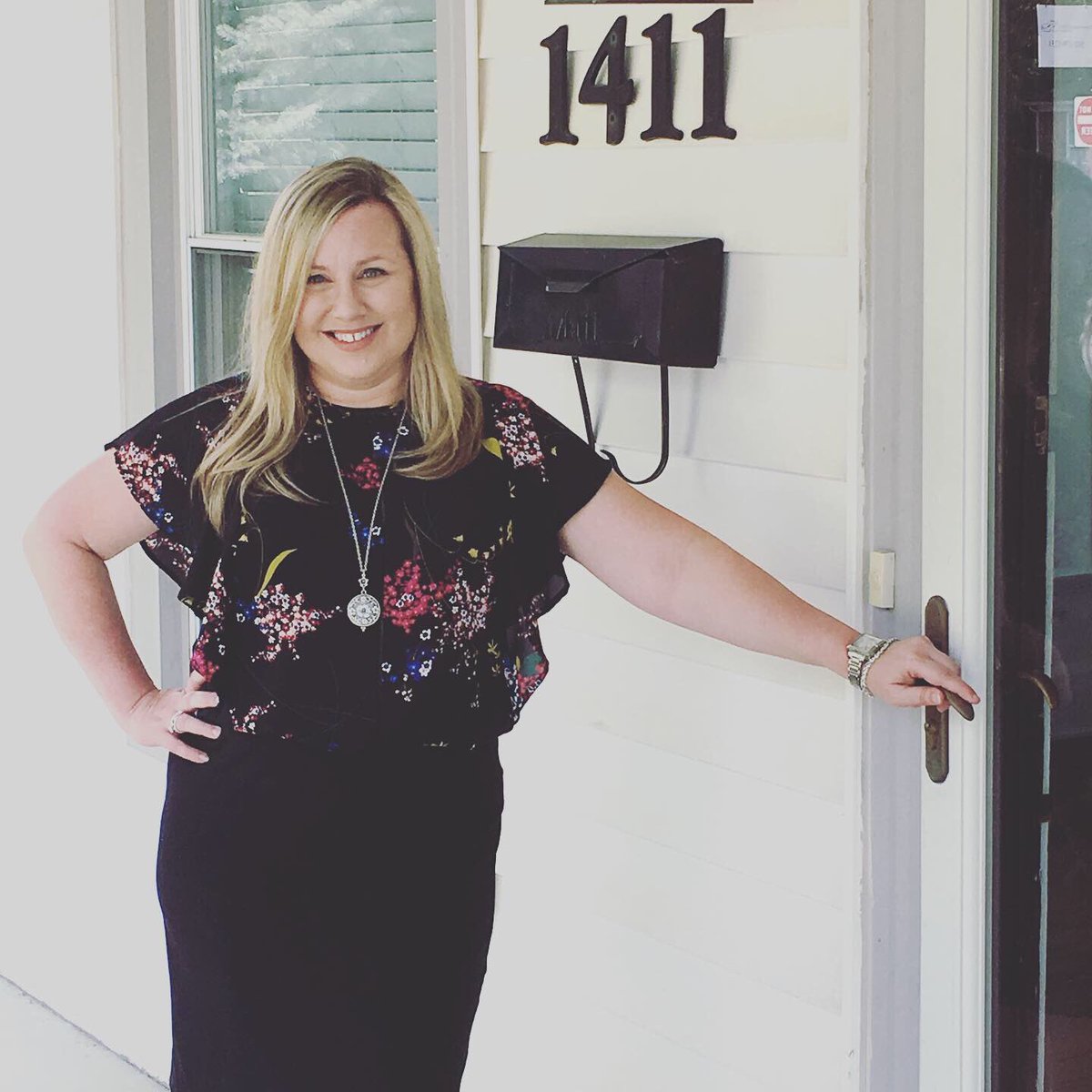 SusanWathen's tweet photo. Bought a new office bldg. I’m excited! 
#comingthisfall @CountrysideInsA https://t.co/B0AUBdd8Y6