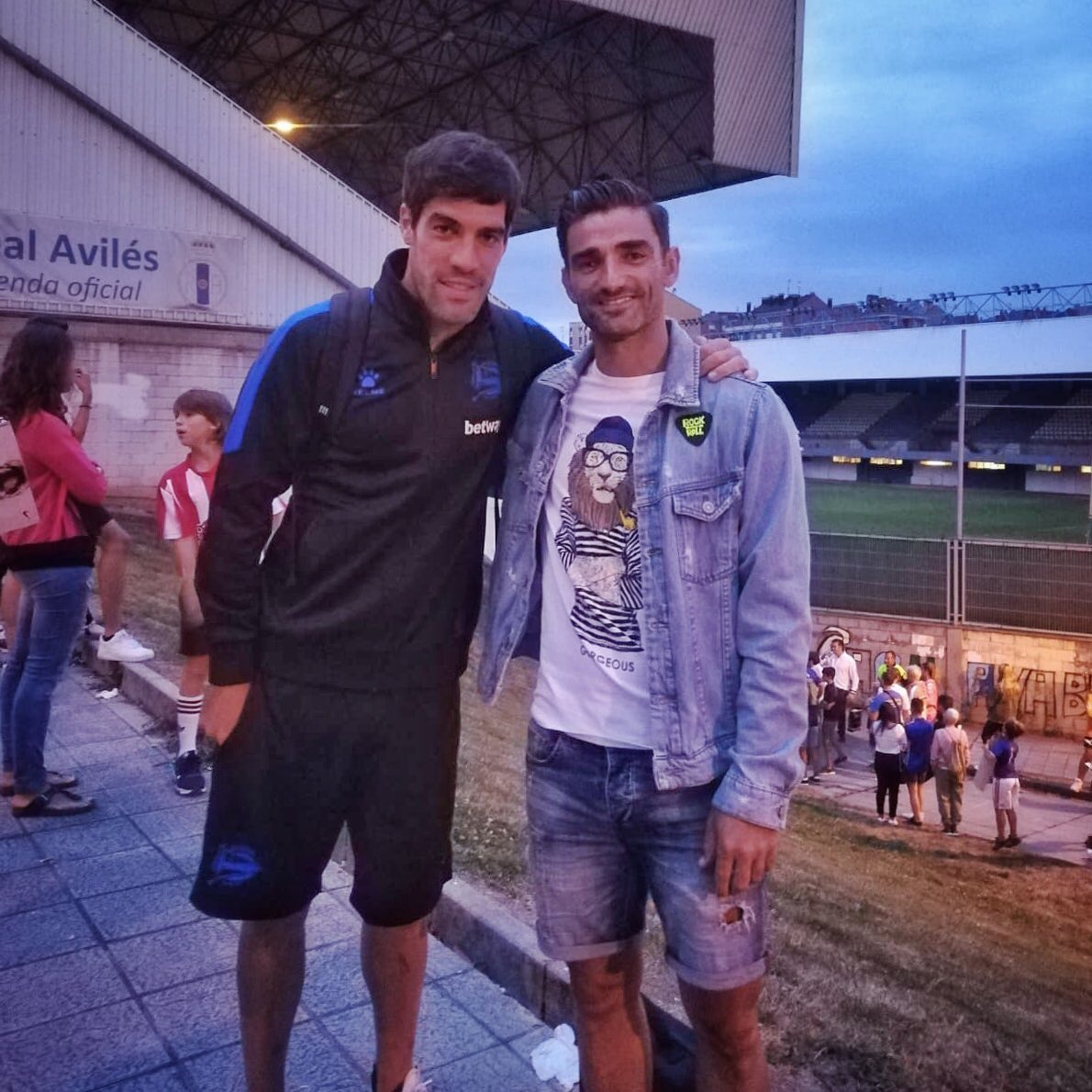 ⚽️| + AmiGos | ☺️

1.- <a href="/unaimedina/">unai medina</a> &amp; <a href="/Manugarcia_98/">Manu García Alonso</a> del <a href="/RealSporting/">Real Sporting</a> 

2.- Sergio Tejera <a href="/msangalli001/">Marco Sangalli</a> <a href="/RealOviedo/">Real Oviedo</a> 
 
3.- <a href="/FQUERO7/">Félix Quero López</a> de nuestro <a href="/REALUNIONCIRUN/">Real Unión Club Irun</a> 

Qué alegría!