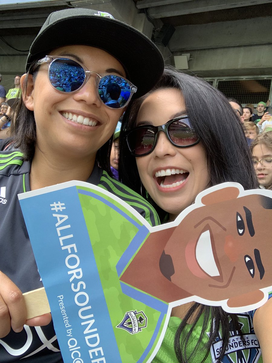 ItsJess0614's tweet photo. Sister game time! #AllForSounders https://t.co/gBEimf8Q95