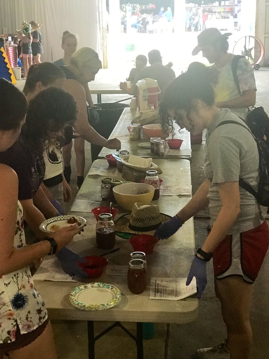 Come taste some delicious salsa and stick around to see who wins! Salsa contest is happening now at Clover Hall #FarmersMarketWeek #4HForever