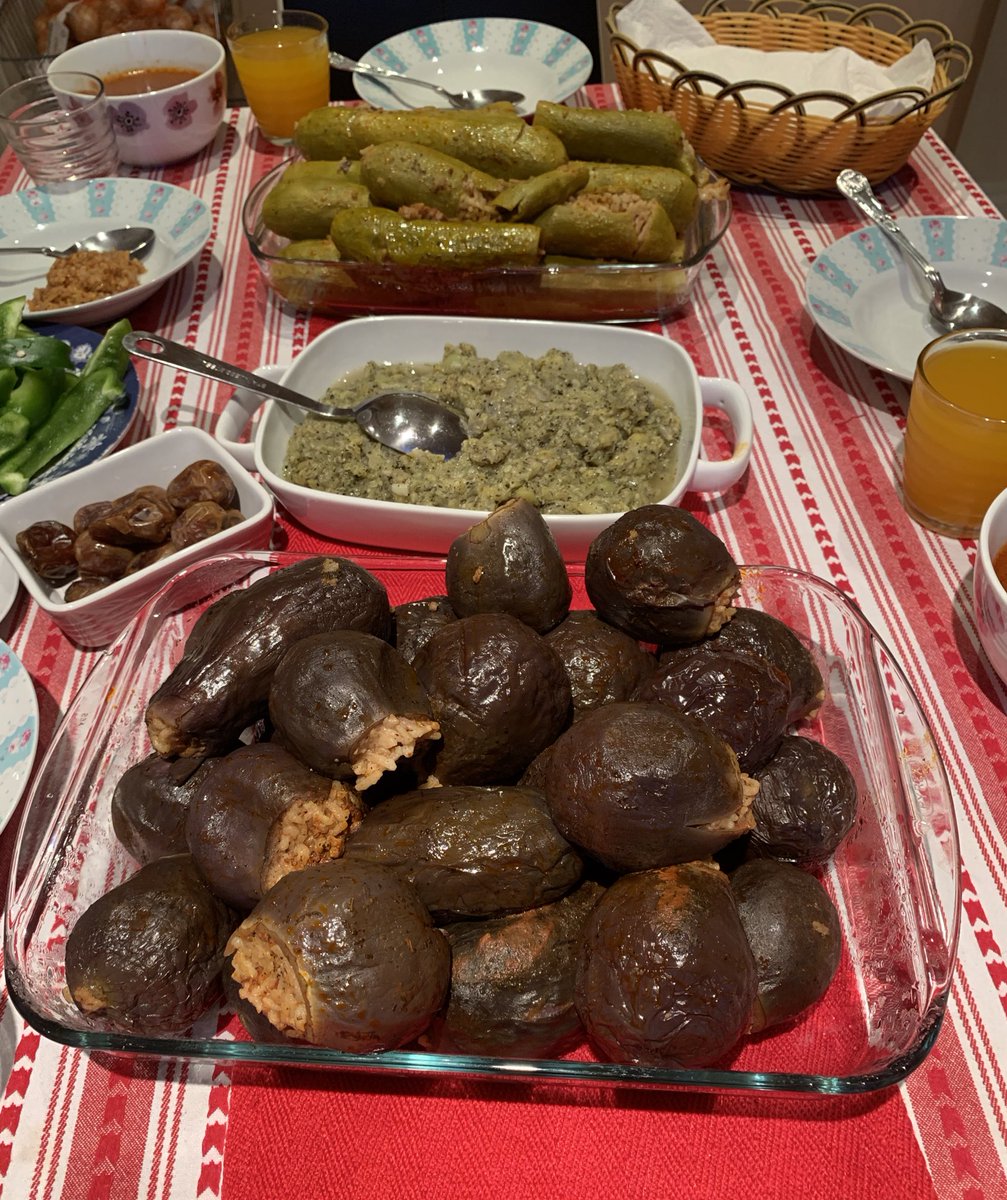 Kal_Nashar's tweet photo. Shoutout to all #Syrian mothers who make such a delicacy but still think it’s just another regular #Middle_eastern dish. #Mahshi,courgette and aubergine stuffed with rice and meat and soaked with tomato soup, but its far more complicated than that. #Adha_Mubarak https://t.co/7suyz2u5Jm