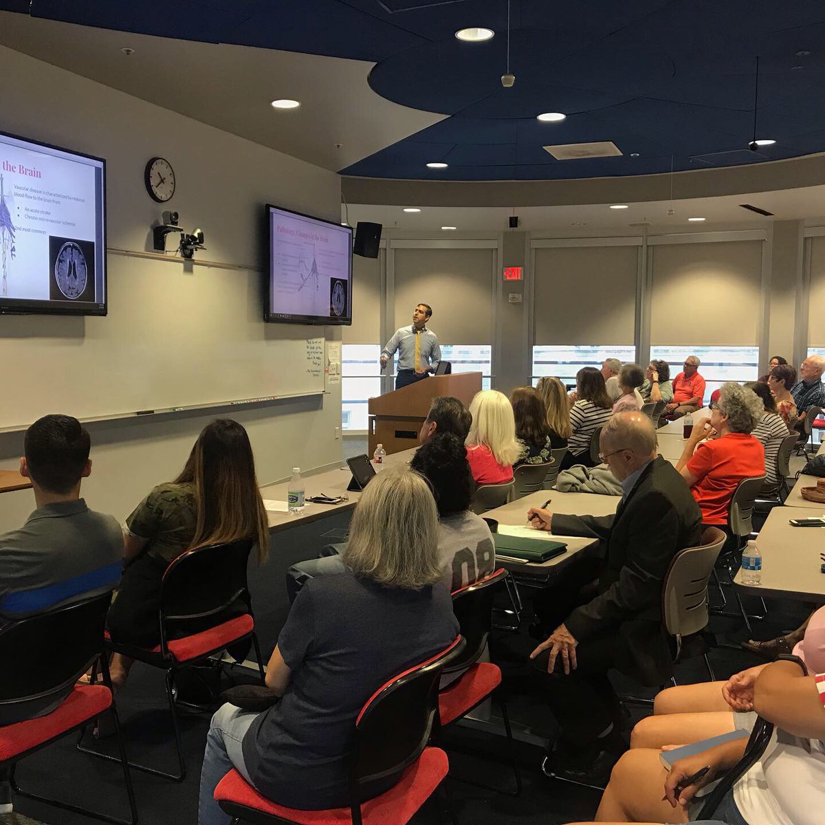 QutubLab's tweet photo. Elite fitness trainer Chris Xanders &amp; neuropsychologist Dr. David Gonzalez from @UTHResearch &amp; the Glenn Biggs Institute, @BallisticCF owner Aaron Bielefeldt, @BmeUtsa's Sean Tritley, @keithvkern &amp; Erin Pollet presenting for the https://t.co/AXglFtz9jQ workshop today #brainhealth https://t.co/8wshG8WGAg