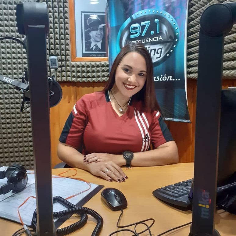 mariangelica_ra's tweet photo. Nos encanta trabajar para ustedes desde #TopFeeling en @FF971  junto a @mariangelica_ra  Buena música, noticias y tendencias cada sábado de 1:00 a 3:00 PM https://t.co/rDLZguXc9A
