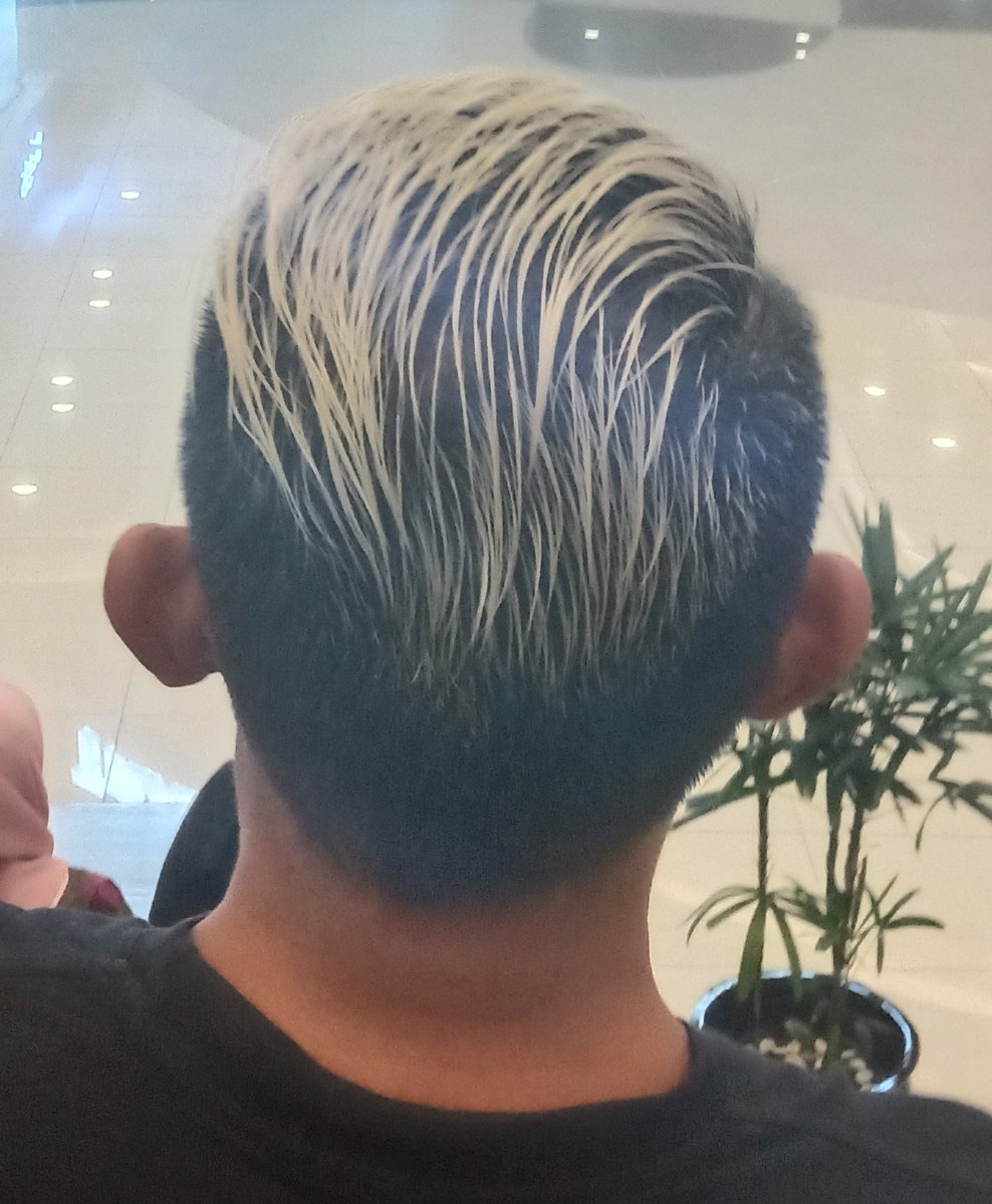 c_karnos's tweet photo. @Disnaketransdki , tentang rambut yg berwarna, karena diperaturan perusahaan tempat bekerja tidak ada, dan tidak ada yg dirugikan baik perusahaan ataupun perorangan,  rambut ini tersisir rapih dan pakai minyak rambut, mohon pencerahannya,  dan tdk melanggar aturan perusahaan https://t.co/2kmDWRennS