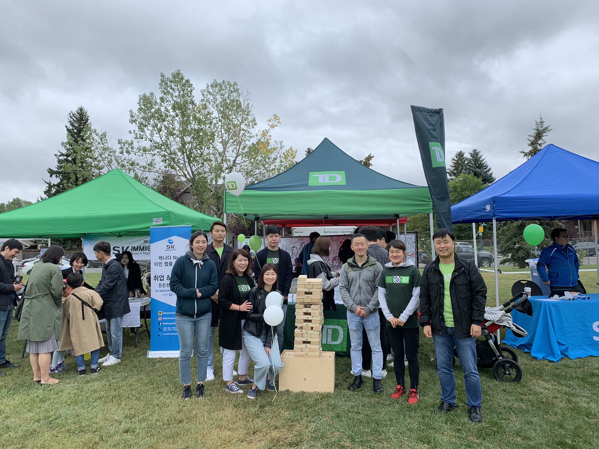 Beaucotey's tweet photo. Spending the afternoon celebrating at the #koreanDayFeatival with some amazing #TD volunteers and my family. Thank you volunteers https://t.co/WxQP8b2ruC