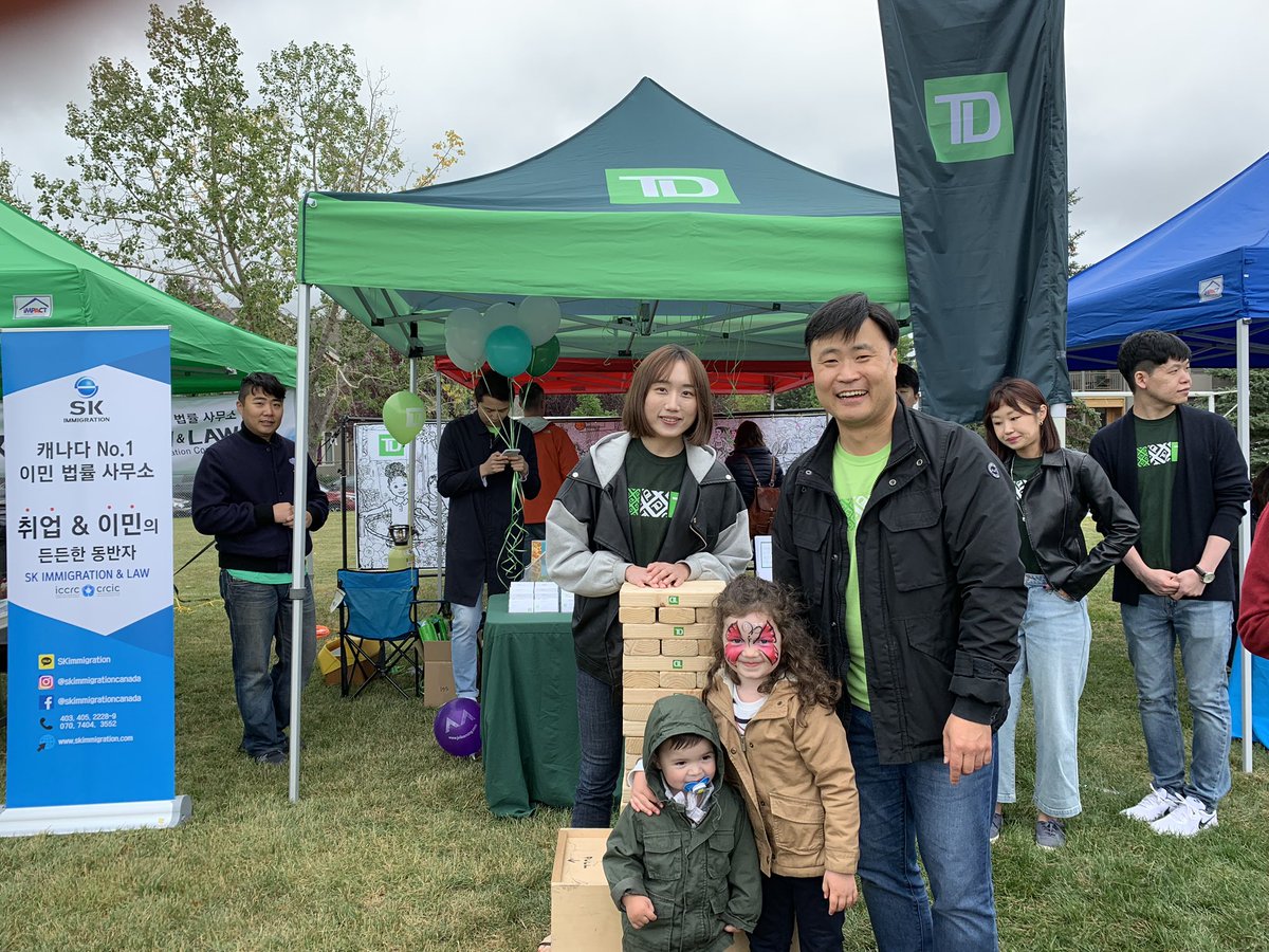 Beaucotey's tweet photo. Spending the afternoon celebrating at the #koreanDayFeatival with some amazing #TD volunteers and my family. Thank you volunteers https://t.co/WxQP8b2ruC