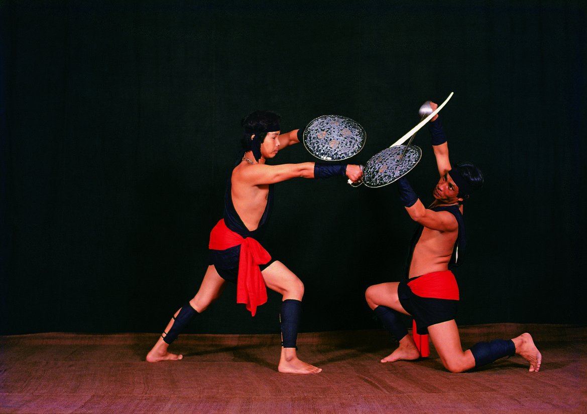 i saw Thang Ta of Manipur many times. performed on stage. though it is Indian Martial art of Manipur an excellent form for self defence used in earlier times. people know it more as stage item. actually requires training discipline. Great Ratan Thiyam ji  has used it in theatre