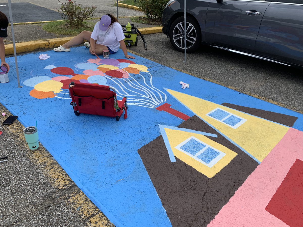 gwhsstudco's tweet photo. Seniors🚨 Go paint your spots!! Applications are available in the office!! Any questions ask a Student Body Officer!!! https://t.co/LeO7ftY45b