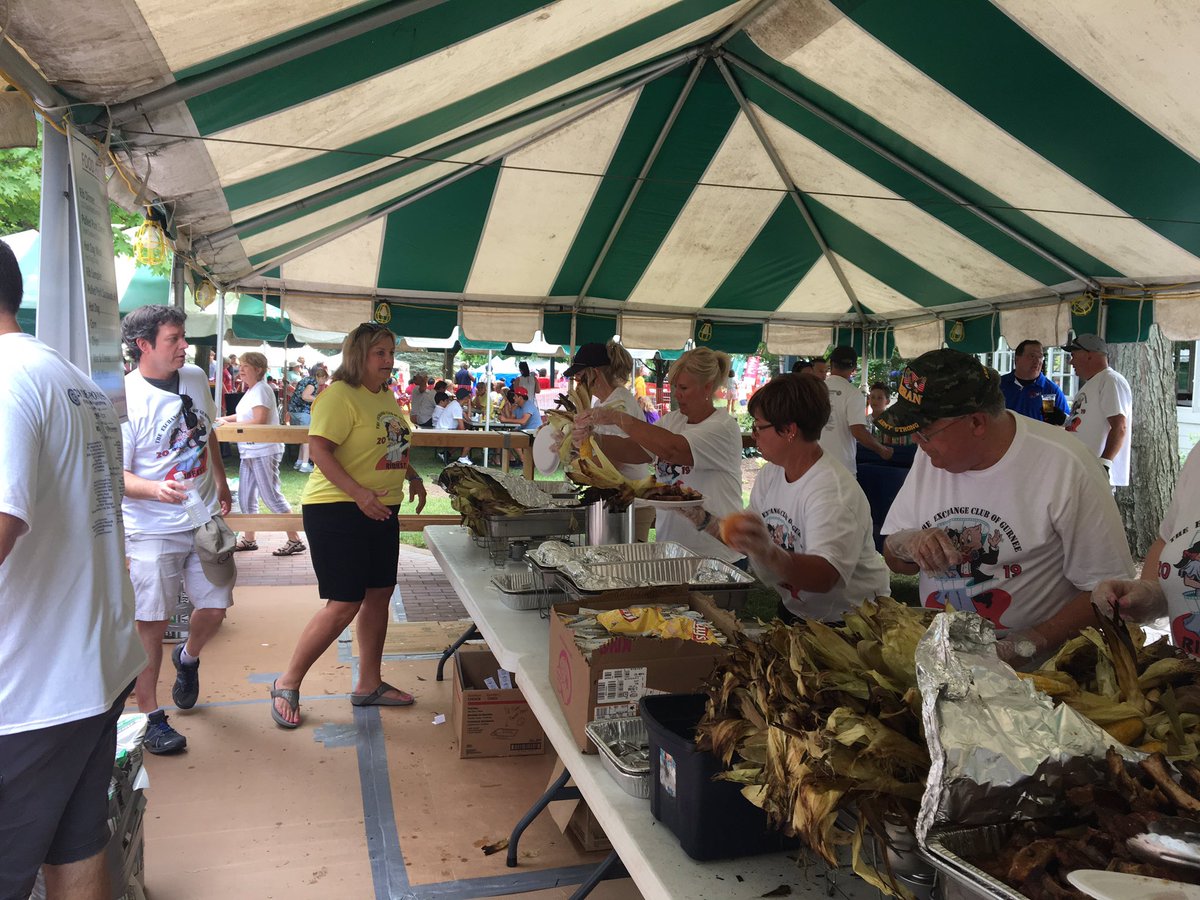 Woodland50News's tweet photo. Come see your Woodland District 50 team at Ribfest! #gurneedays2019 #LifeintheW https://t.co/YoeXc8drPm