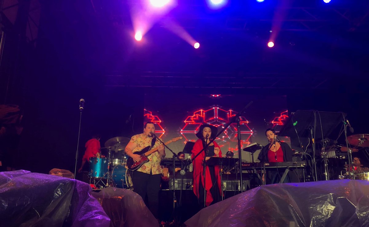 Merci <a href="/MusiqueNomade/">Musique Nomade</a> and <a href="/PrsenceAutochto/">Présence autochtone</a> The rain was coming down, but you brought the energy. 

#musiquenomade #quantumtangle #montrealfirstpeoplesfestival