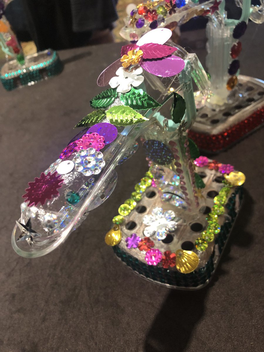 drlindayang's tweet photo. Let’s see who will win this bedazzled trophy at #acogd6 Laparoscopic Olympics https://t.co/sKWs8bzOBD