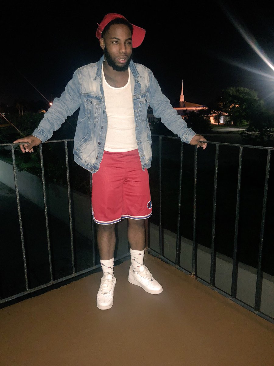 DamnThatsKingAl's tweet photo. @sinfulbluu_ @Rekonstruktion 🈯️ #DHATTRollCall 🗣
Alan “Al” Exilhomme
Former Boys Assist. , Boys Lead, & President 💚🔥
Fall ‘17 FosteRz https://t.co/iion0l3ch2