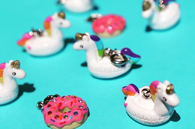 CHARM_IT's tweet photo. Saturdays are for whatever floats your unicorn!  Right?! .
.
.
.
#charmit #charm #charms #charmbracelet #charmbracelets #collectible #collectibles #charmjewelry #kidsjewelry #kidstyle #charmnecklace #unicornfloat #donutfloat #unicorn #donuts https://t.co/rt4OyLTbr9 https://t.co/KoojK53tNL