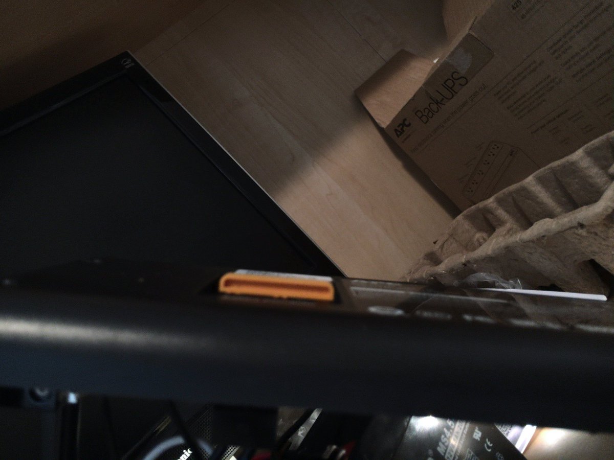 MarkTabOrg's tweet photo. I’m thinking of returning this UPS because the orange tab is NOT flush when it is pushed in. 

What do you think @APCbySchneider https://t.co/yWCHxt9UhD