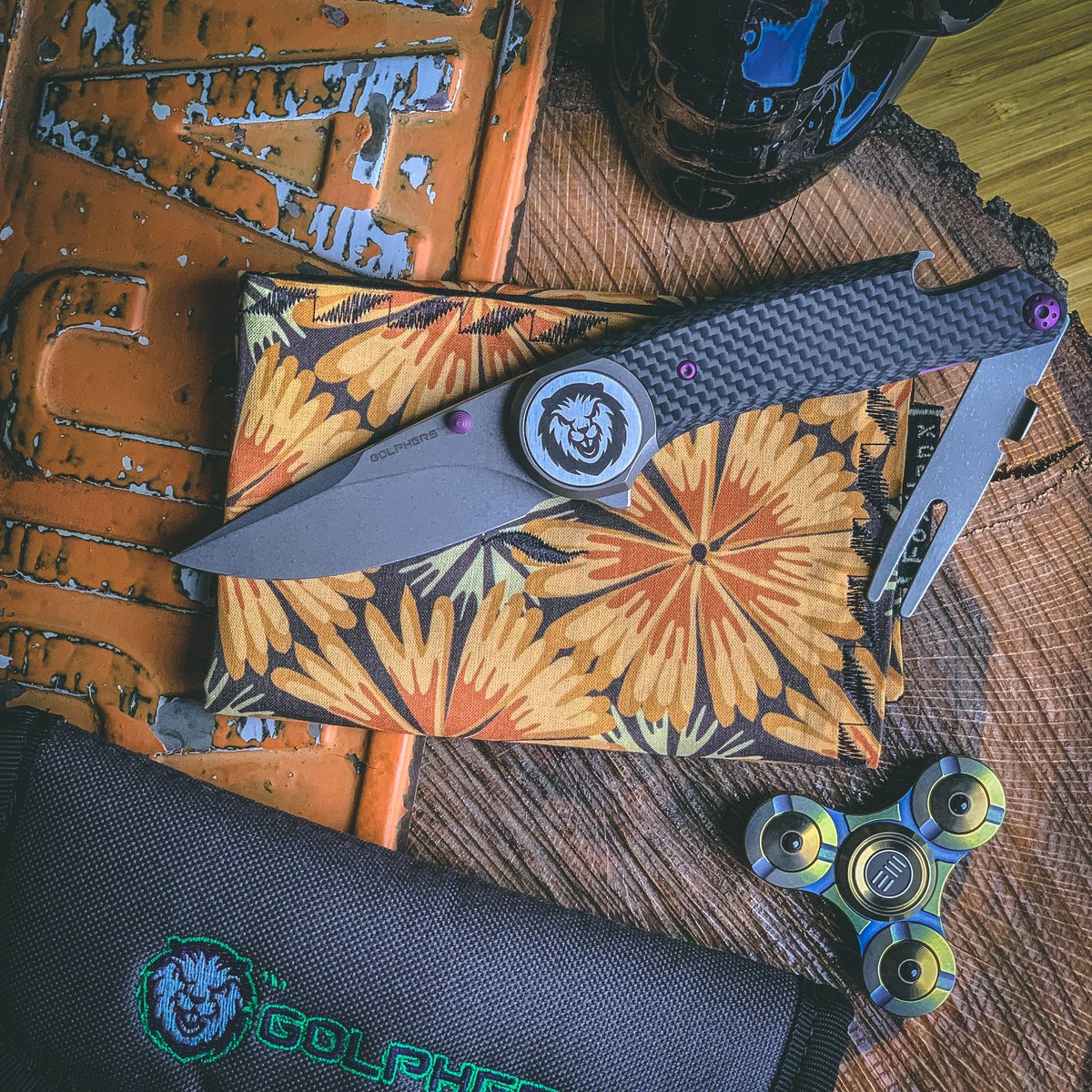golphers's tweet photo. Only one thing missing from this picture...a glass of whiskey 🥃 What's your drink of choice?⁠
#edcgear #dailycarry #everydaycarry #knifefanatics #pocketdump #knifeknut #knifenut #knifecollection #edcknife #knifeaddict #edcknives #golfswag #golphers #golfstyle #everydaytactical https://t.co/2fgzfxYiVW