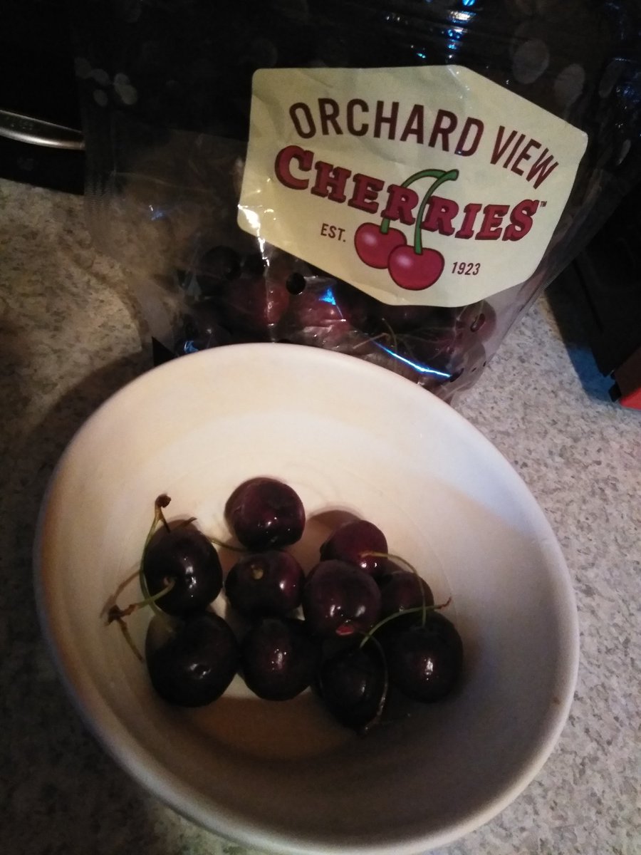 3ellamary's tweet photo. @OrchardViewCher 🙌🏼🙌🏼 so good and sweet https://t.co/ME93JV8TXk