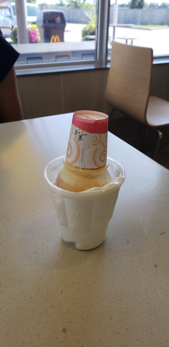 katsaire's tweet photo. since when did @McDonaldsCanada start serving their icecream like this? #fail #wasteofplastic https://t.co/QgXvkKK1eZ