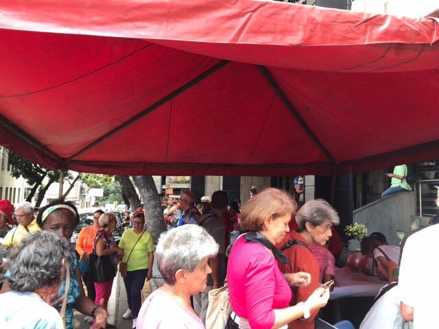 jsanguinocard's tweet photo. "Cuando el Clarín de la Patria llama, hasta el llanto de la madre calla" Simón Bolívar #nomoretrump #nomastrump #TrumpDesbloqueaVenezuela https://t.co/mWIjXhubi5