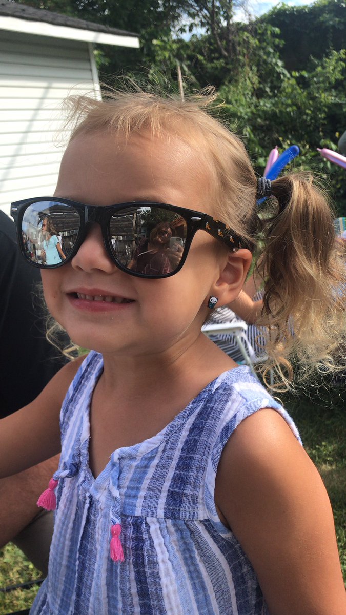 KristaPerry's tweet photo. Rocking her @LiVE885fm glasses at a rocking #backyardcrashers event! Thanks @LiVE885fm https://t.co/UcTtx04Zxz