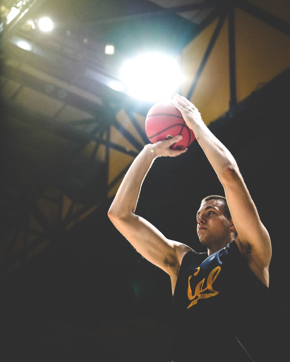CalMBBall's tweet photo. Light it up @GAnticevich π‘
#DefendOurHaas https://t.co/u1UrBckxzu