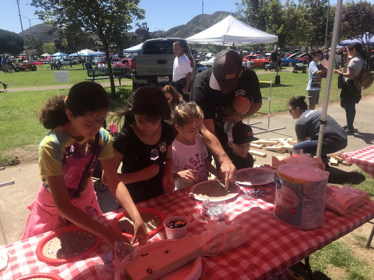 bruceaaaa's tweet photo. Lompoc Home Depot supporting Lompoc Police Association car show in the park for the 13th year. Huge thanks to Luis from Rapid Set for the concrete bench and the hand prints for the kids! https://t.co/iAEB9QbAcE