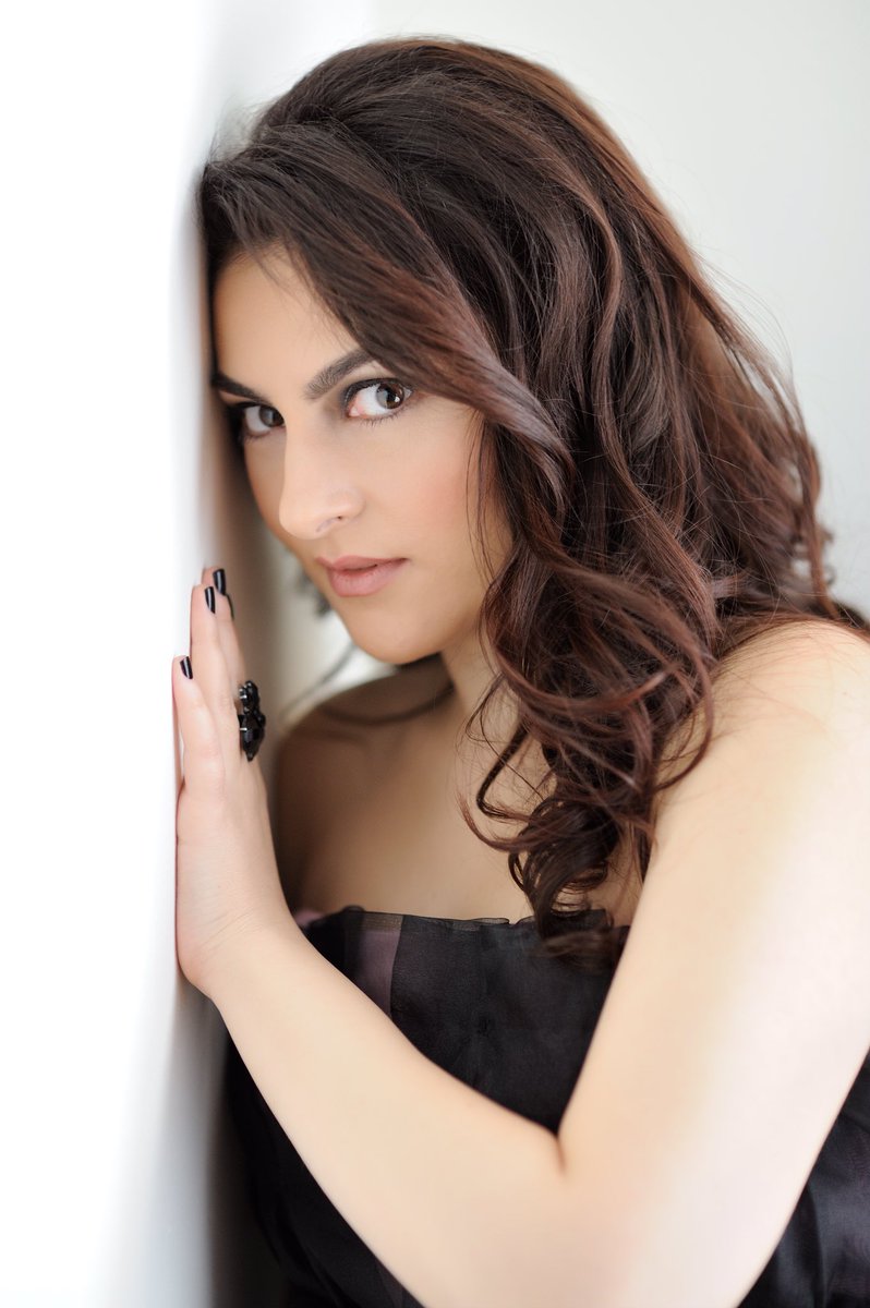 JulieNesrallah's tweet photo. Meet Mercedes. Behold her beckoning glance. She will kiss you hard and take your cash. But it might be worth it. Find out when Carmen on Tap descends upon @lulalounge on August 19. Buy tix here: https://t.co/MbBBm6dCnD
#BeSeduced
Beste Kalender as Mercedes. @Beste_Kalender https://t.co/iYhNPnQ622
