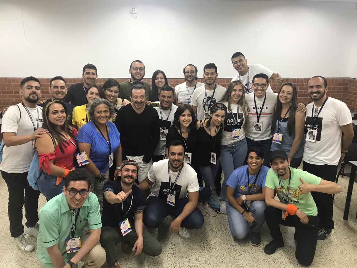 CeibaSoftware's tweet photo. Descubriendo nuevas formas de volver Wow las facilitaciones con @a_manriqueo de @CeibaSoftware. #ImproTeatro #CeibaÁgil #AgilesCo2019 #InspiraParaTransformar https://t.co/Ih32J6zTRZ