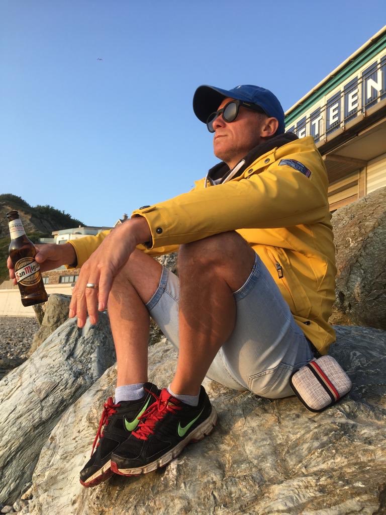 BenLangley's tweet photo. #DayOff #WatergateBay #Family @jamieoliver #fifteen In-laws / Brother-in-law / Nephew #lush #Newquay #TheBenLangleyShow @simoncooke972 https://t.co/ihuaB0g4Gi