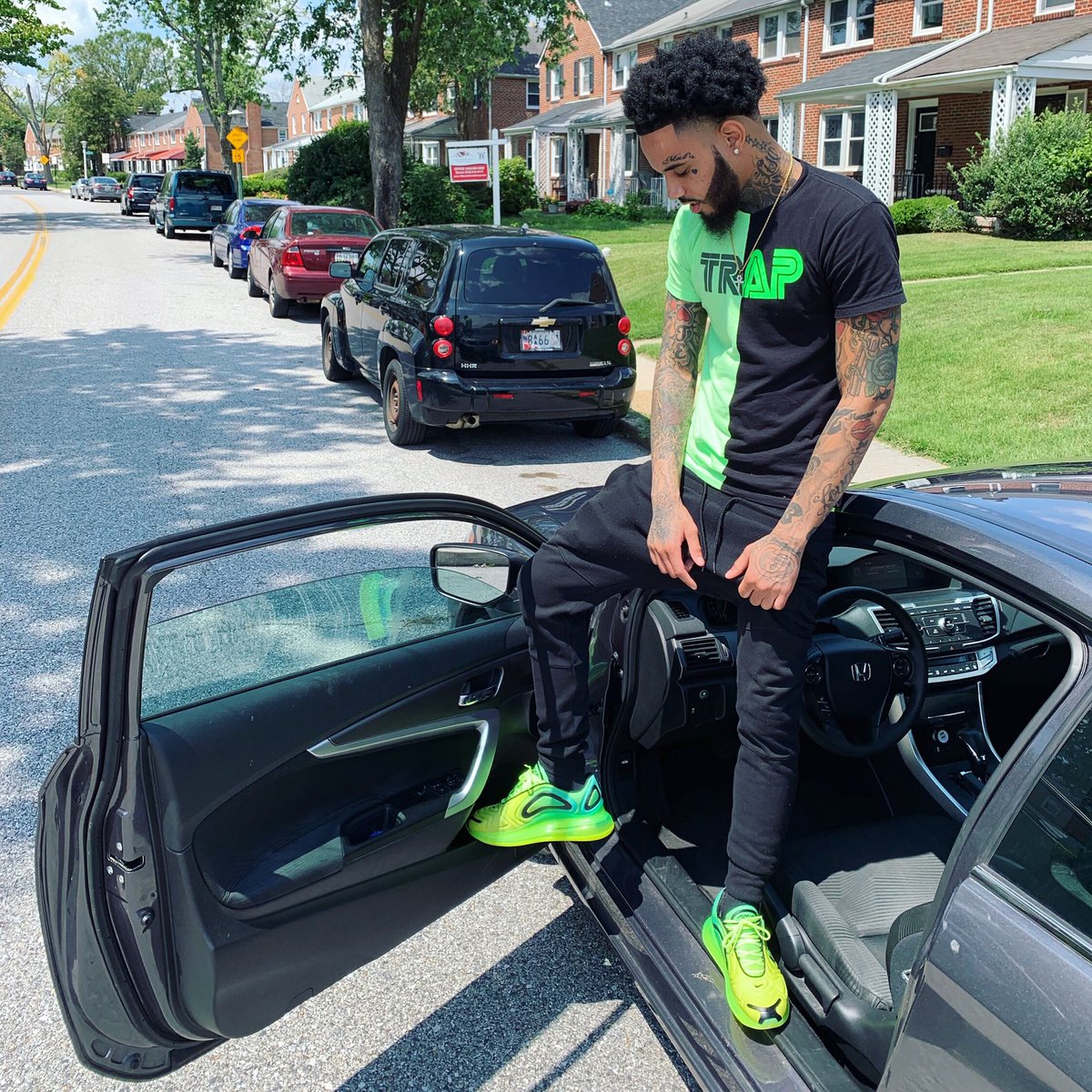 MybScotty's tweet photo. “Shawty If you Rokk’n then I���m Roll’n 💢💚” #MYB🌳💸🏃🏼‍♂️ https://t.co/bwj8Wt755A