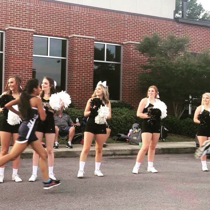 CHSGoPanthers's tweet photo. And our amazing cheerleaders encouraged all the runners! https://t.co/tOKJYglDwD