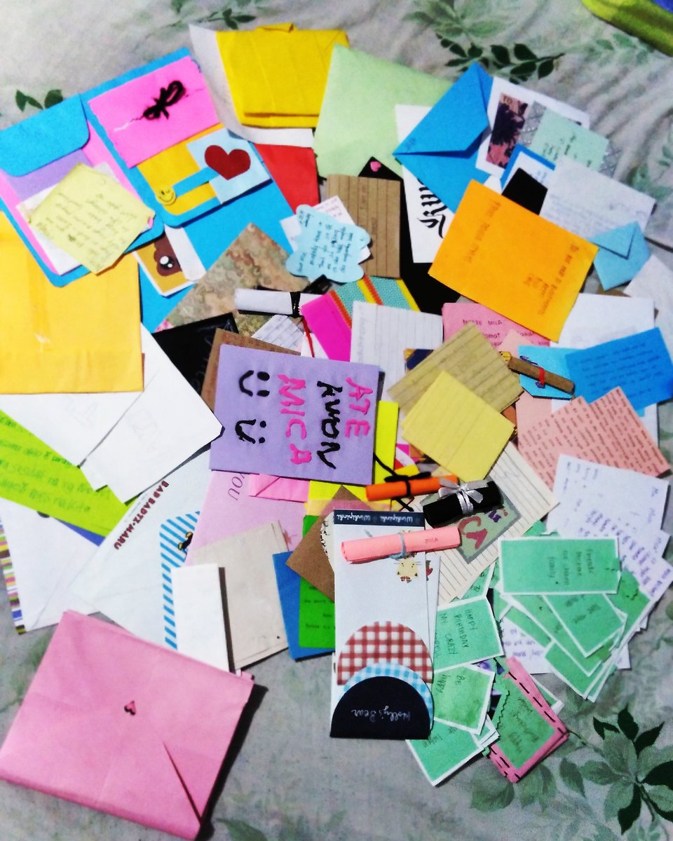 kwonmeca's tweet photo. Yung mga letters andyan pa, pero yung mga nagbigay wala na. 😔 

flex ko lang ✨ since elementary pa yung iba dyan hahahaa https://t.co/ngzKiKCb2R