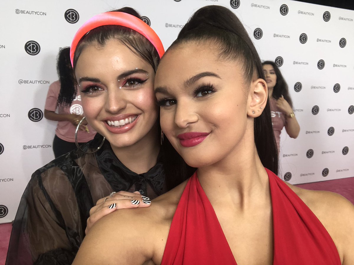 Check out <a href="/brookebutlerTW/">Brooke Butler</a> @SophieMSays &amp; <a href="/MsRebeccaBlack/">Rebecca Black</a> with <a href="/DJLelaB/">DJ Lela B</a> at #BeautyconLA! 💋