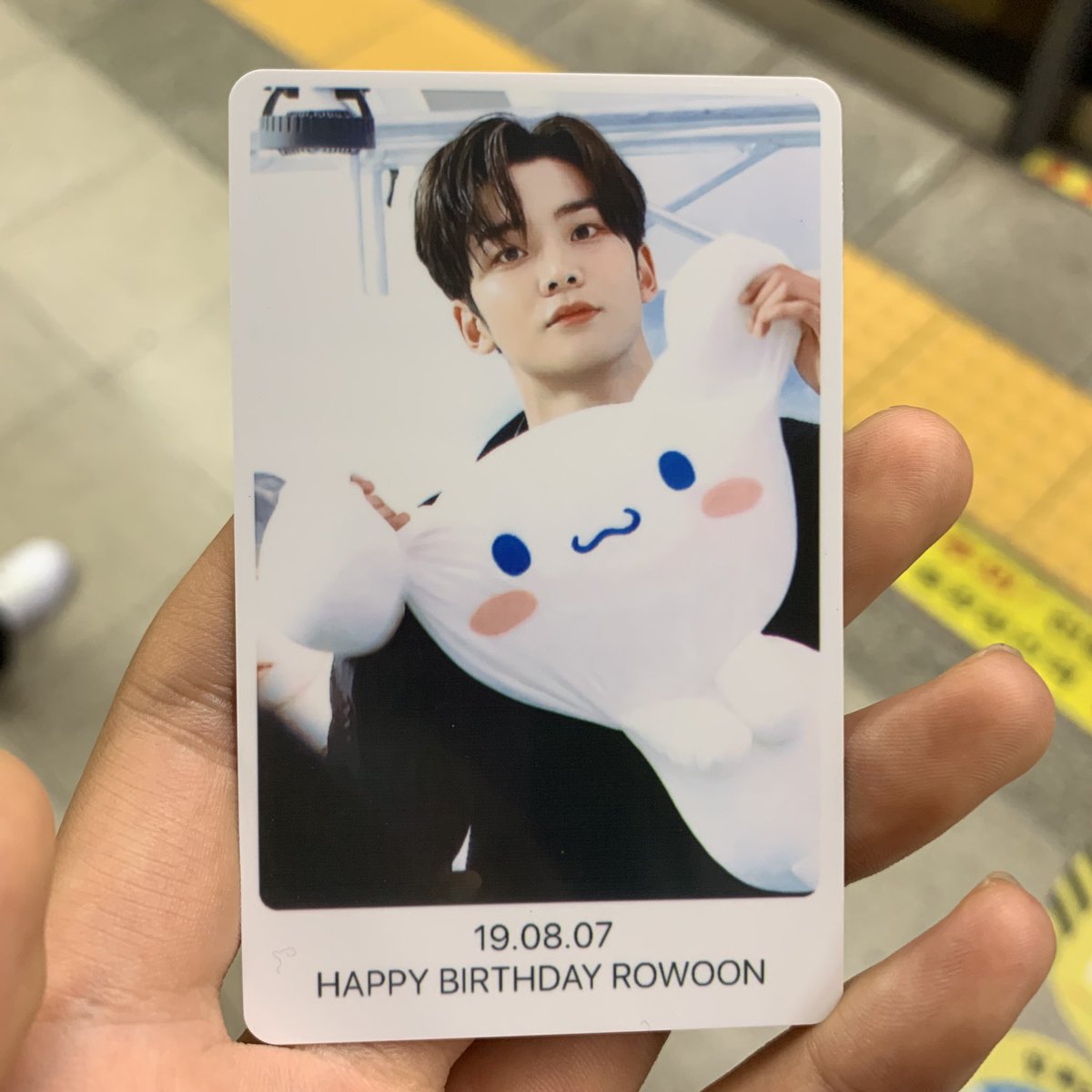 SF91209's tweet photo. @filled_rw 
#SF9_로운관 #로운관 
#로운이의_진심은_통한다
#HAPPYROWOONDAY

어제 콘서트 보고 오늘 바로 로운관보러 왔어요!! 아침에 일어나느라 힘들어서 조금 늦어서 영화끝나고 구경했는데 너무 예뻐요!! 이벤트 감사합니다❤️ https://t.co/Ckg3whw7Im