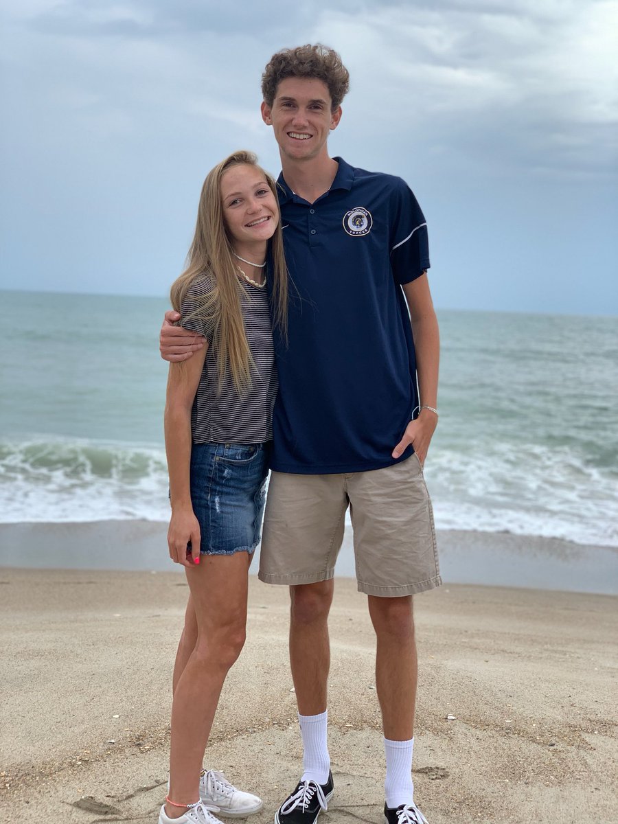 SoccerMomLa's tweet photo. But before we go, some family photos! #EI19 #familylove #FirstNameSmith #GirlNameJake #TeamMcGuire https://t.co/VCxxTJBP2z